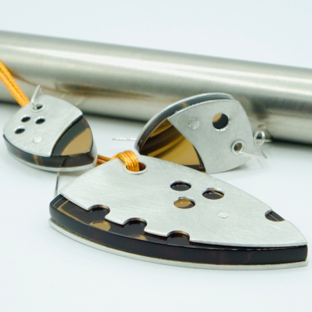 Dhoek pendant and earrings in pewter and mirror bronze with cut outs