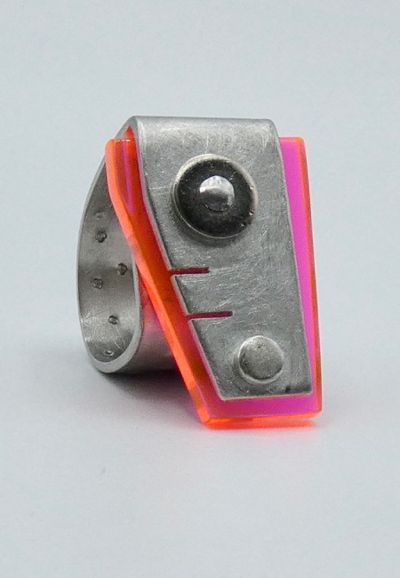 Hebbe pewter ring with neon pink/orange insert