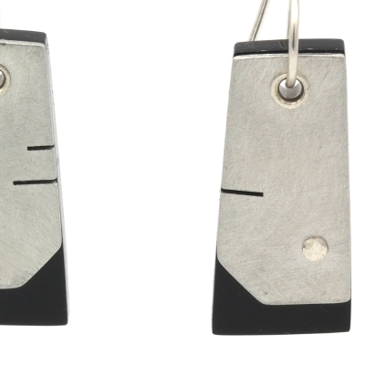 Hebbe earring pewter and black with cut out slits and black tip