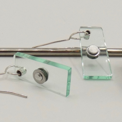 Hebbe earring clear with green lit edge and alluminium rivets