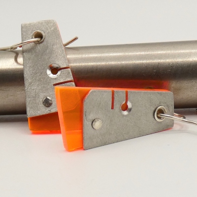 Hebbe earring pewter and neon pink/orange tip